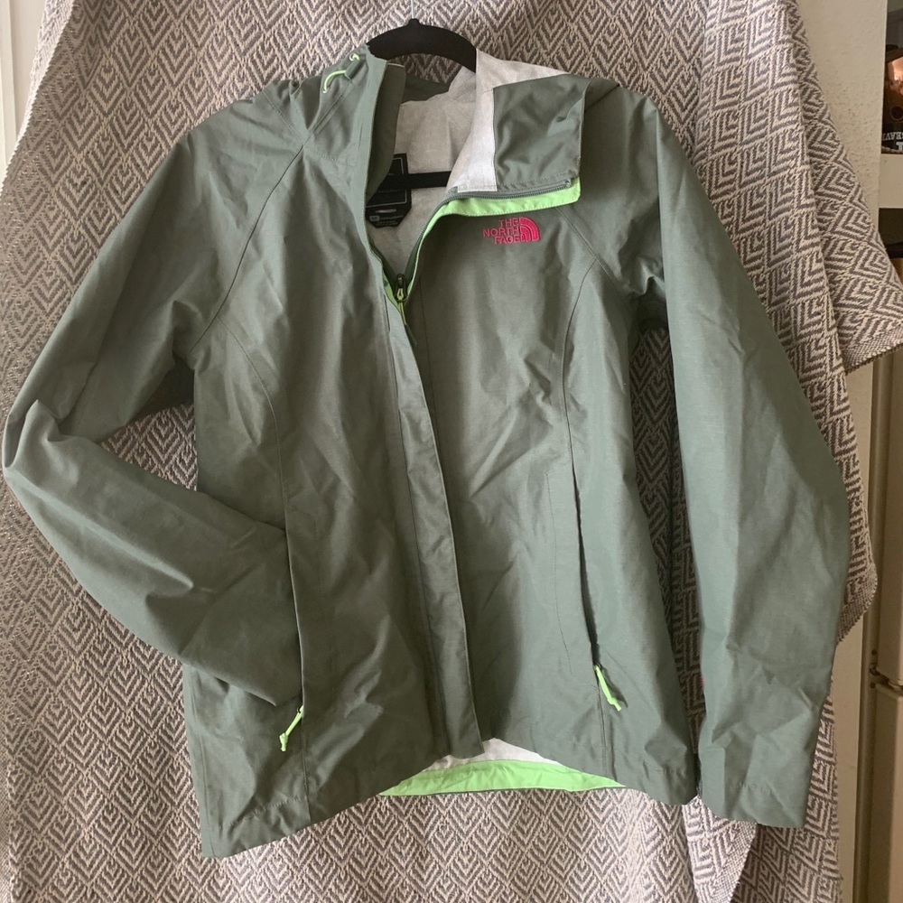 The North Face Women’s Venture Rain Jacket. Size S